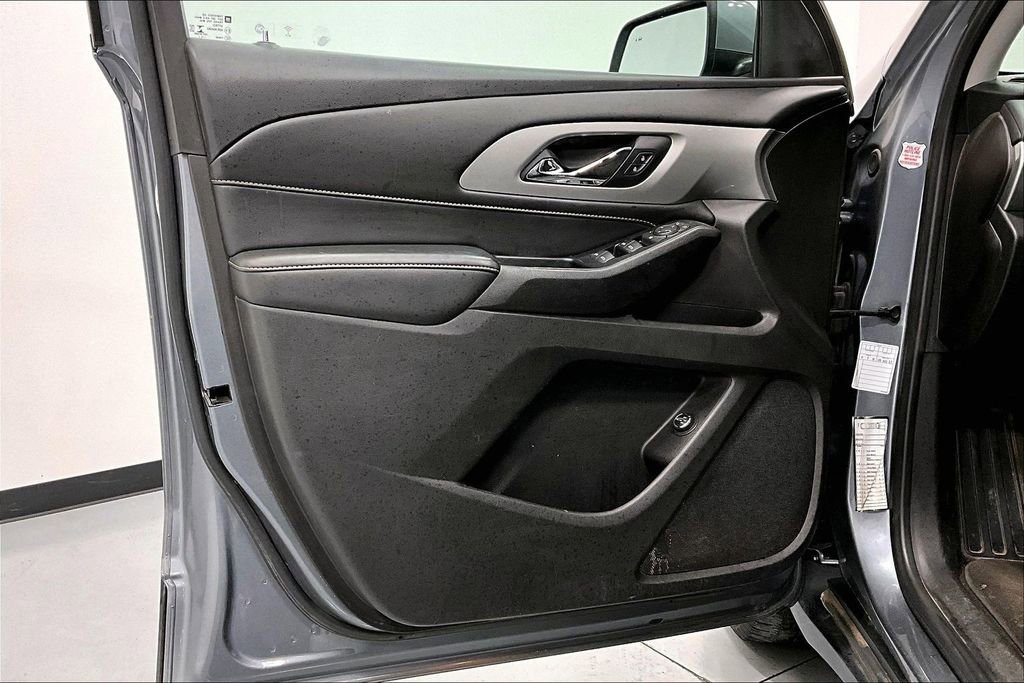 Used 2021 Chevrolet Traverse LT image 20