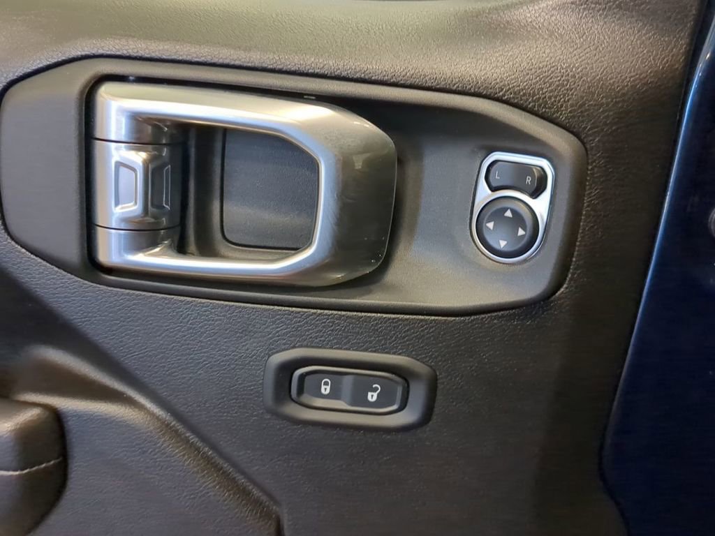 Used 2025 Jeep Gladiator Mojave w/ Convenience Group image 14