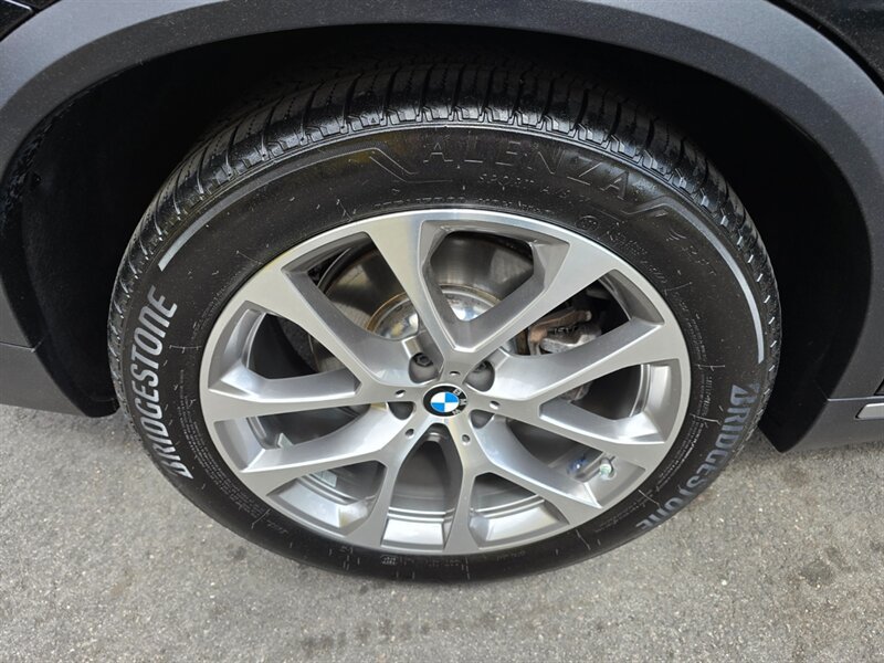 Used 2025 BMW X5 xDrive40i w/ Premium Package AWD/4WD image 28