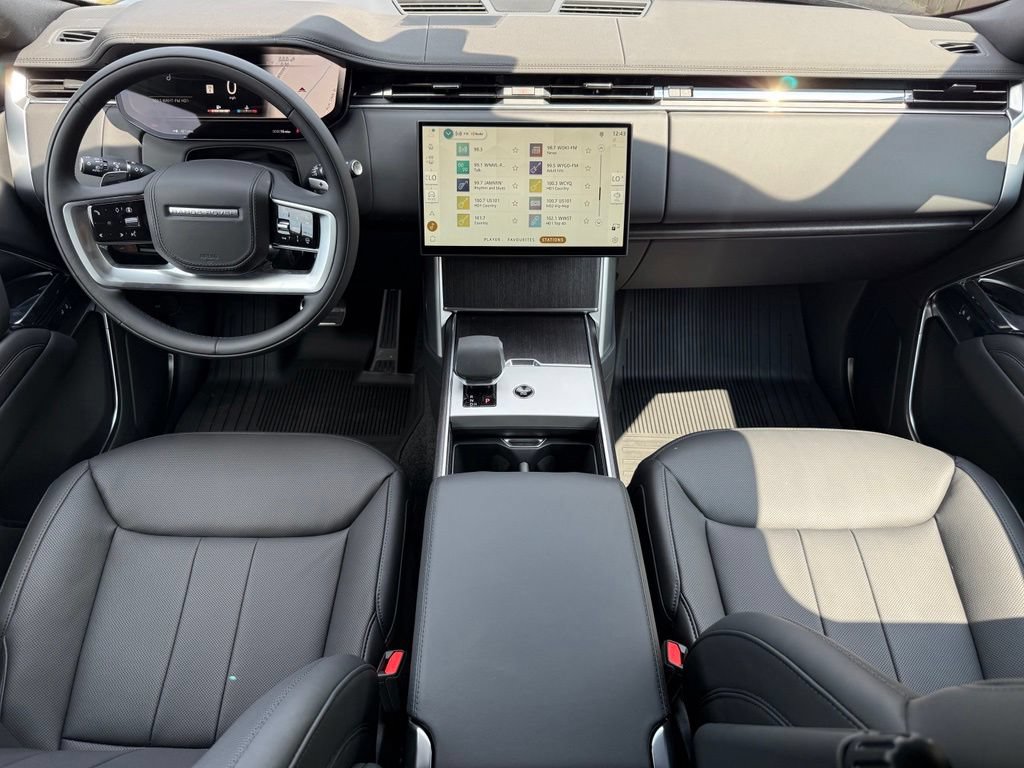 New 2026 Land Rover Range Rover Long Wheelbase SE AWD/4WD image 16