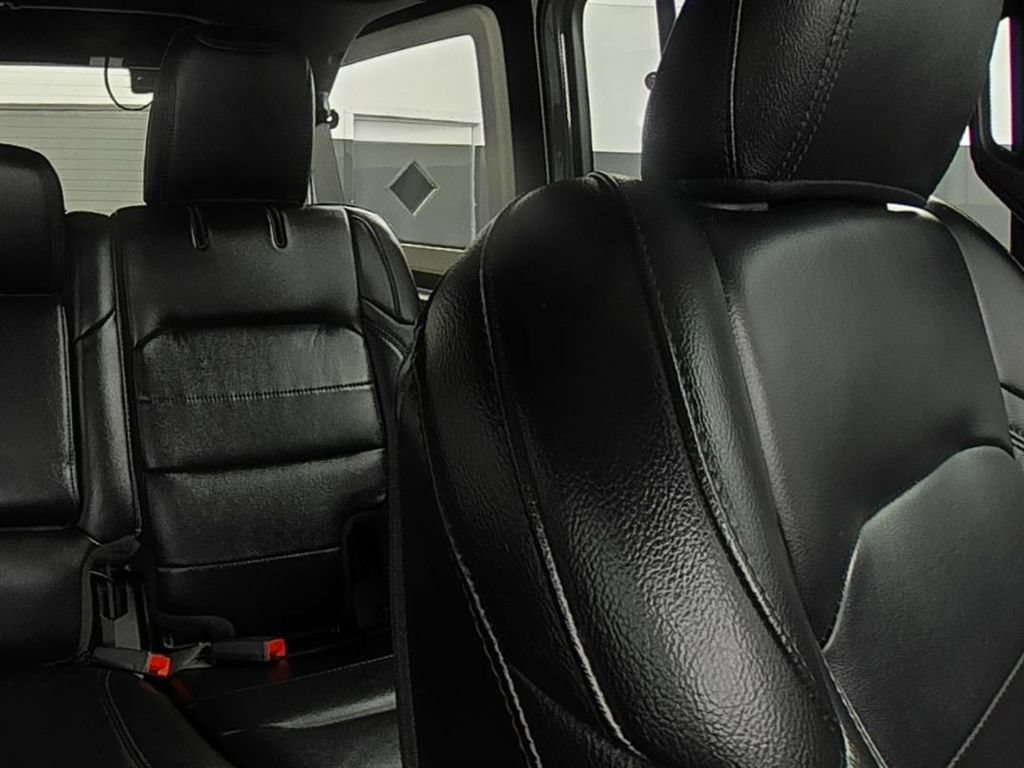 Used 2023 Jeep Wrangler Unlimited Sahara AWD/4WD image 23