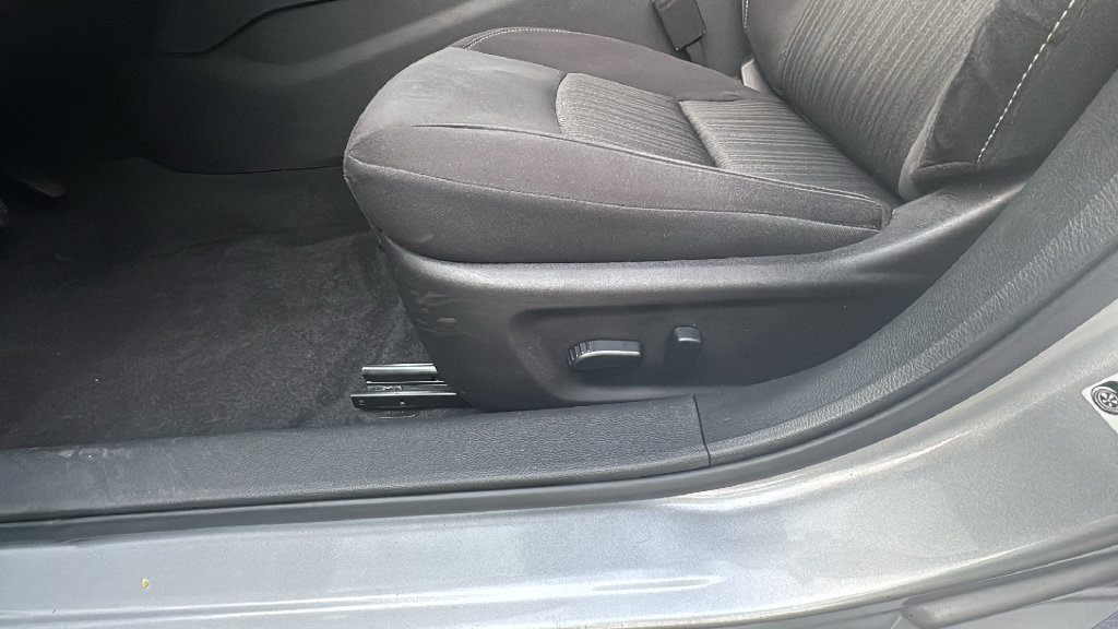 Used 2025 Nissan Altima 2.5 SV FWD image 9
