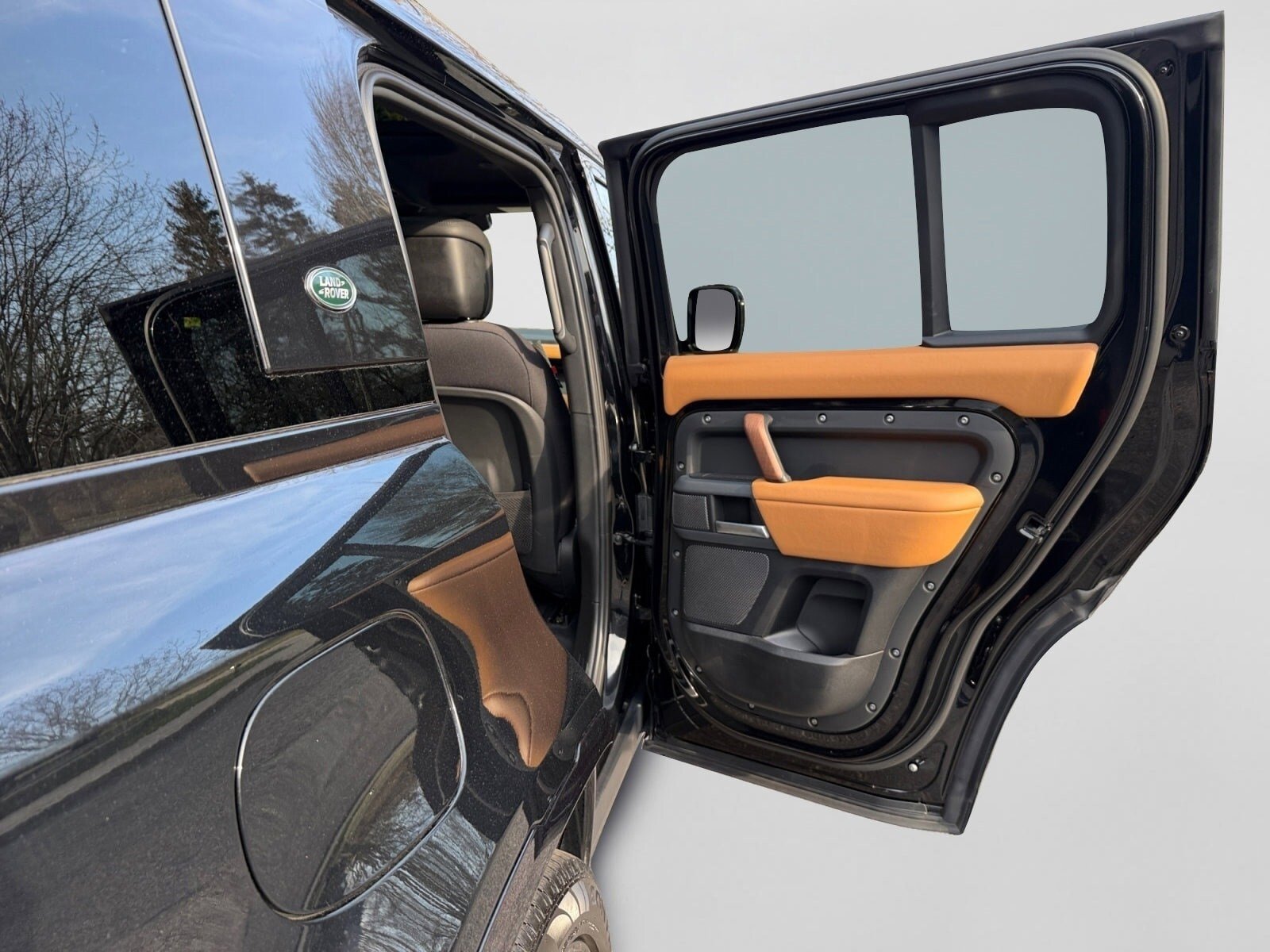 Certified 2024 Land Rover Defender 110 X AWD/4WD image 21