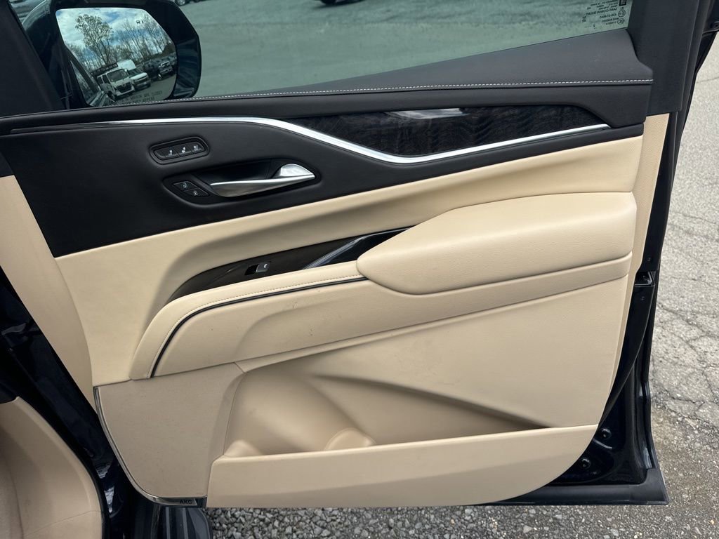 Used 2023 Cadillac Escalade Premium Luxury image 13