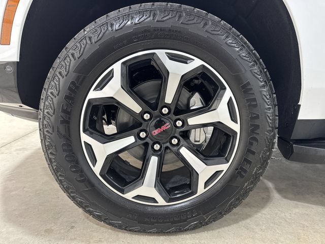 New 2026 GMC Yukon XL AT4 w/ LPO, Floor Liner Package AWD/4WD image 33
