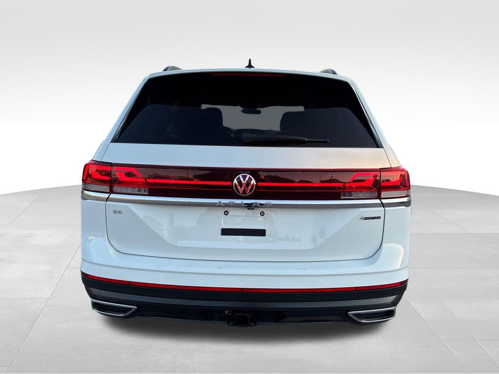 Used 2024 Volkswagen Atlas SE AWD/4WD image 4