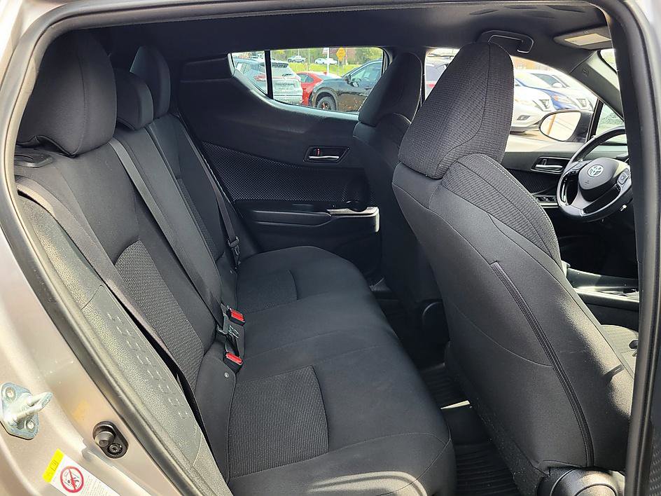 Used 2018 Toyota C-HR XLE image 18