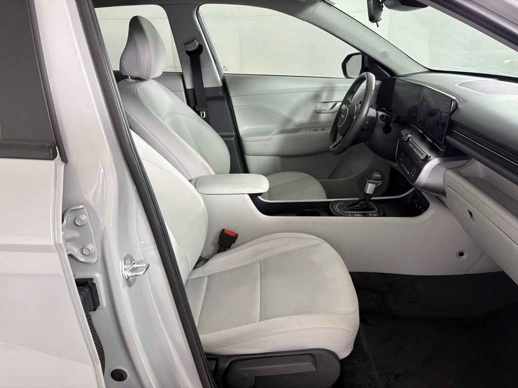 Used 2025 Hyundai Kona SEL image 41