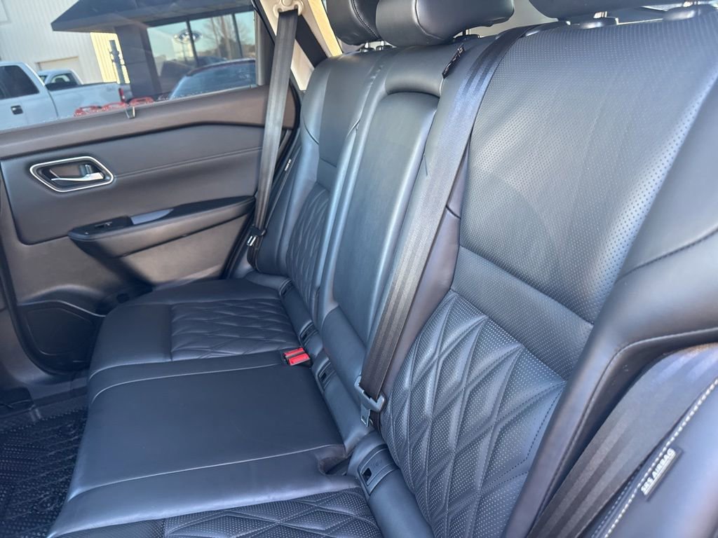 Used 2021 Nissan Rogue Platinum image 27