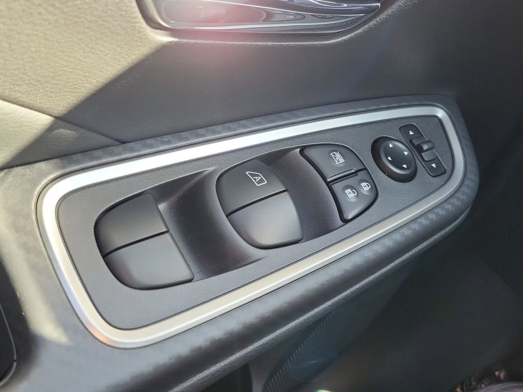 Used 2025 Nissan Versa SR w/ Trunk Package FWD image 15