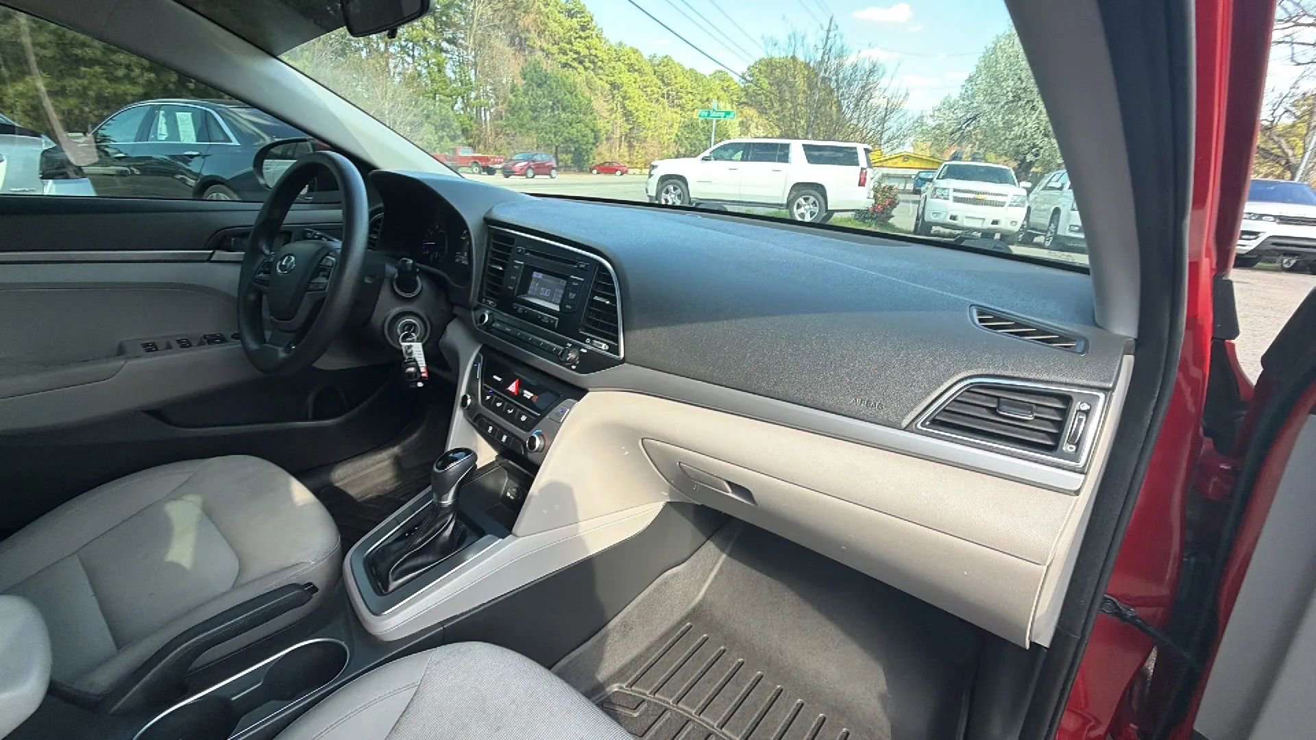 Used 2017 Hyundai Elantra SE image 13