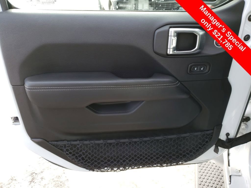 Used 2018 Jeep Wrangler Unlimited Sahara image 11