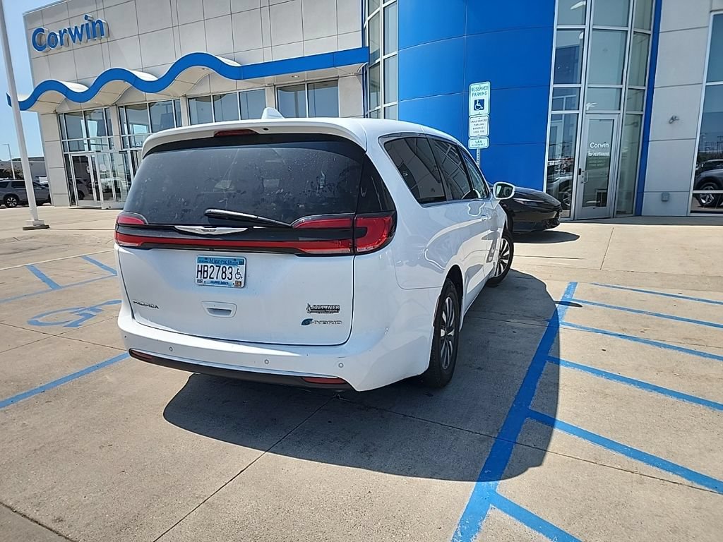 Used 2022 Chrysler Pacifica Touring-L FWD image 12