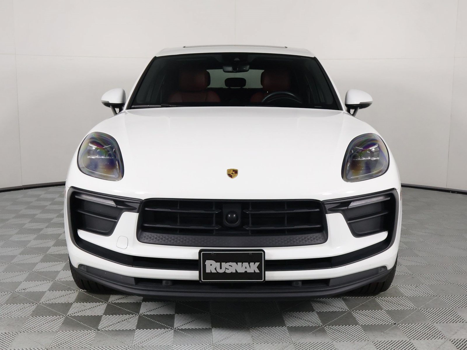 Certified 2023 Porsche Macan AWD/4WD image 10