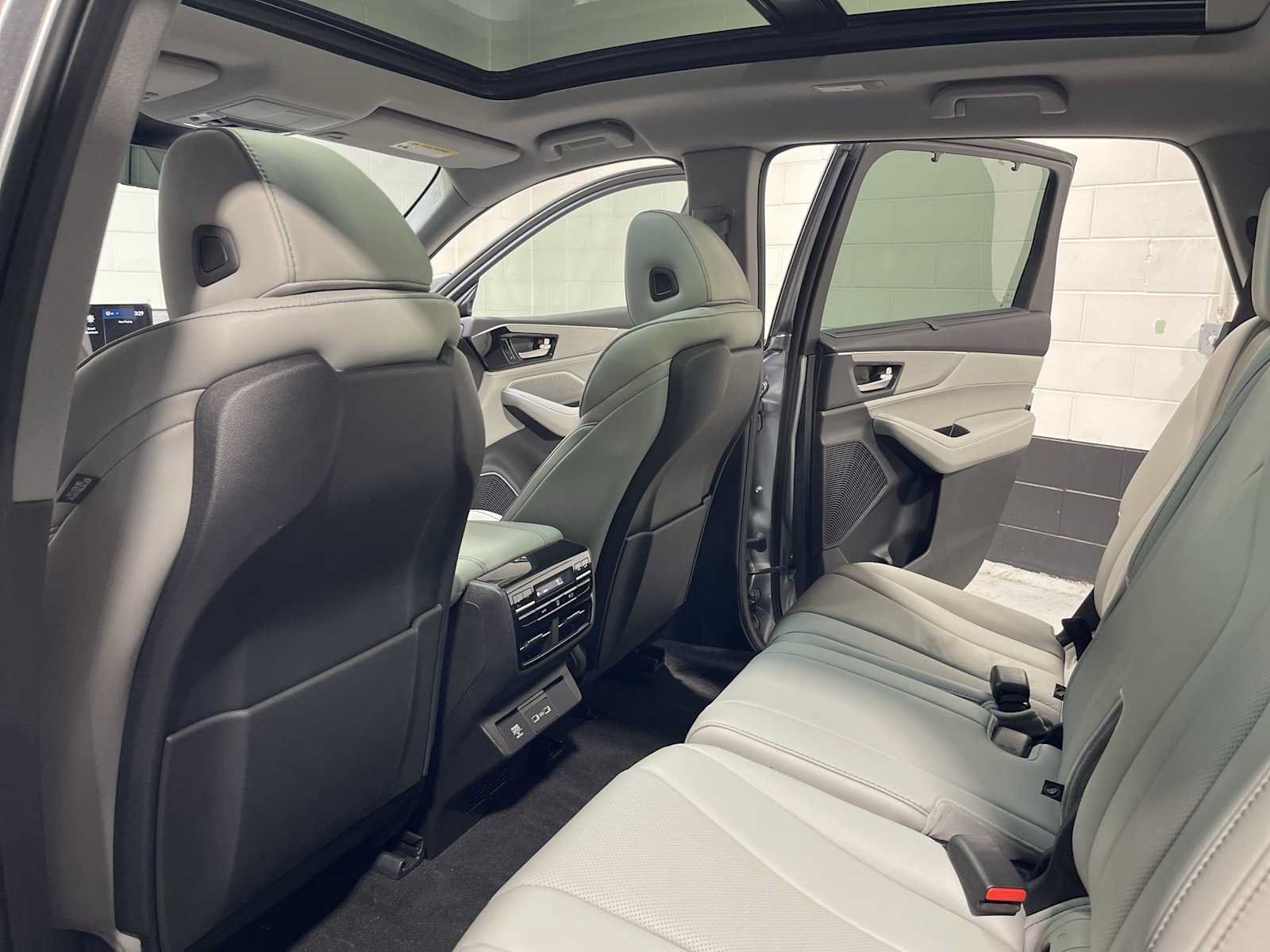 Certified 2024 Acura MDX w/ Technology Package AWD/4WD image 12