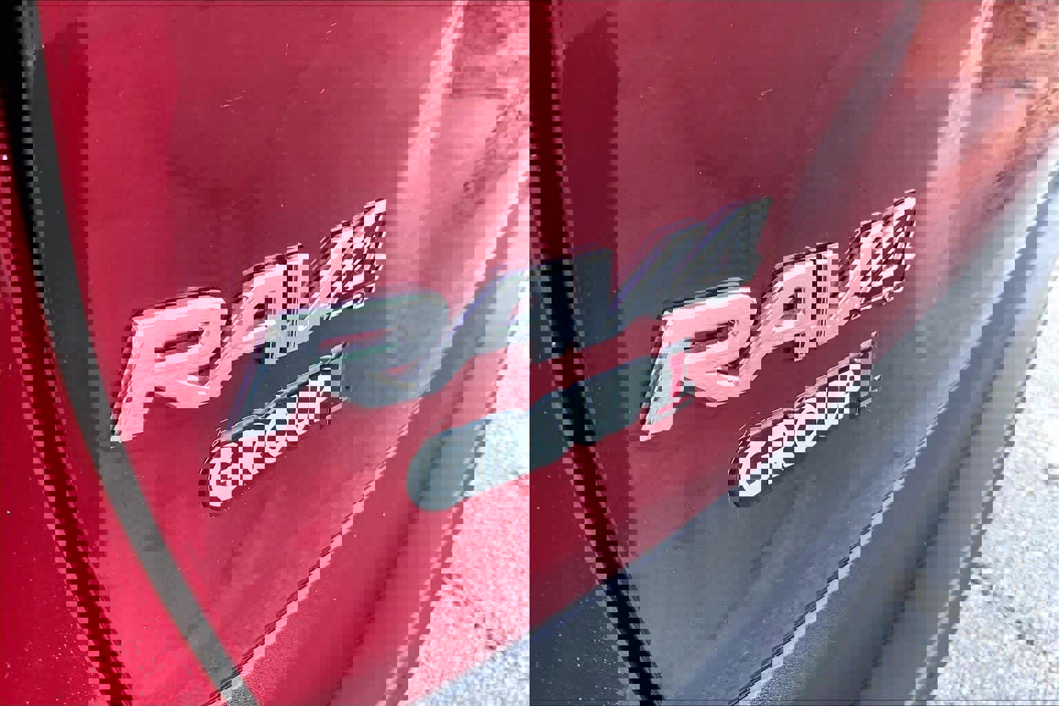 Used 2019 Toyota RAV4 LE w/ Carpet Mat Package image 10