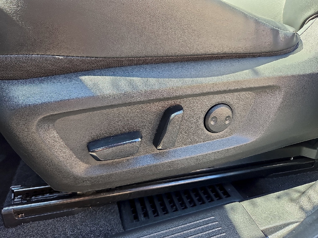 Used 2022 Nissan Rogue SV w/ SV Premium Package FWD image 14