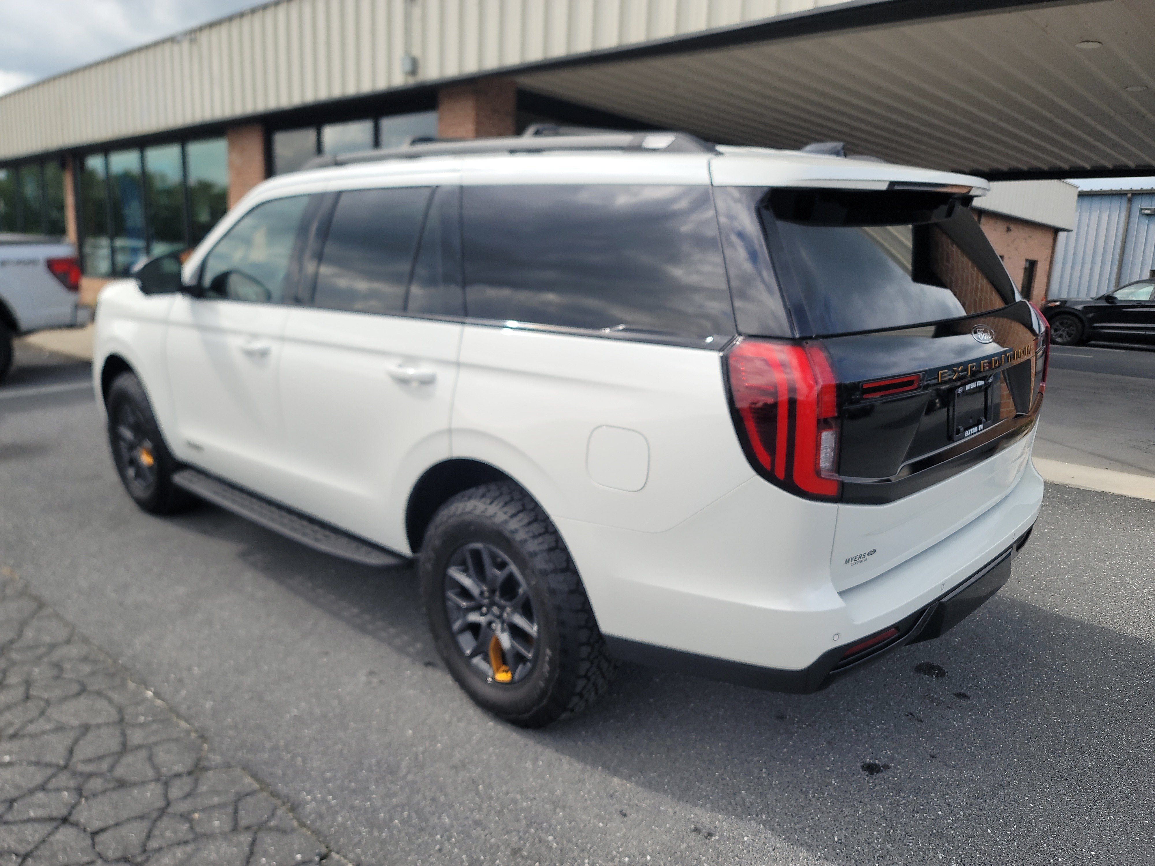 Used 2025 Ford Expedition Tremor AWD/4WD image 8