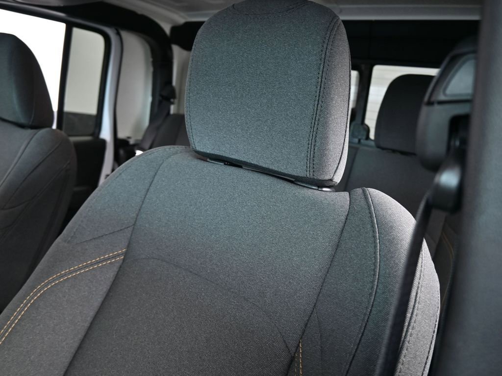 Used 2024 Jeep Gladiator Willys image 14