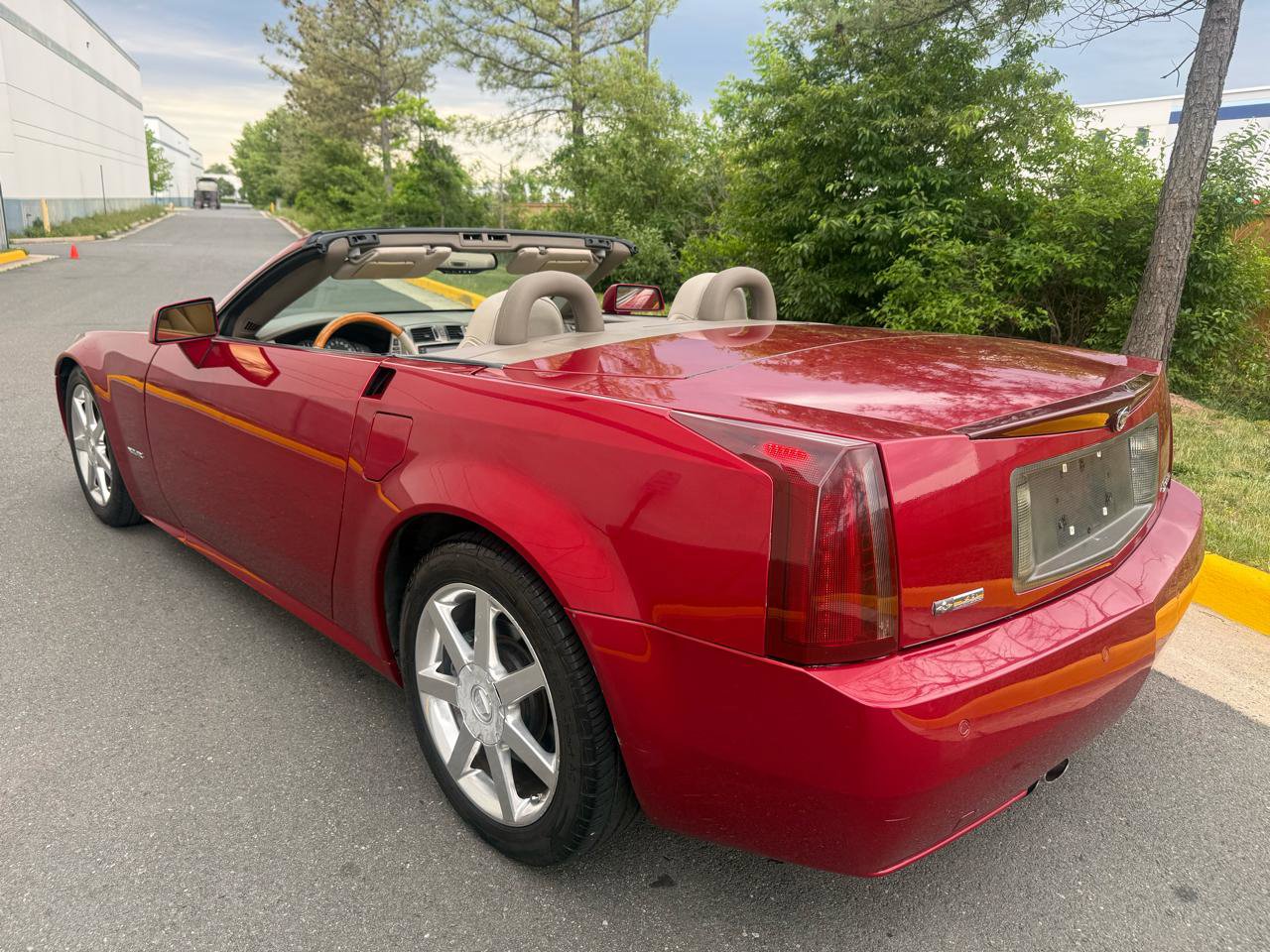 Used 2004 Cadillac XLR RWD image 9