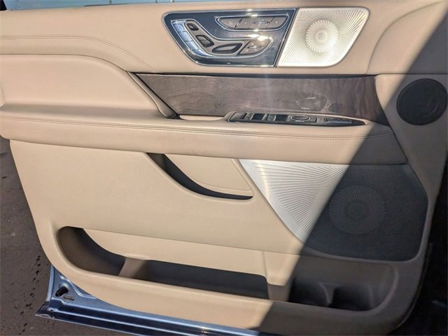 Used 2020 Lincoln Navigator Reserve w/ Luxury Package image 15
