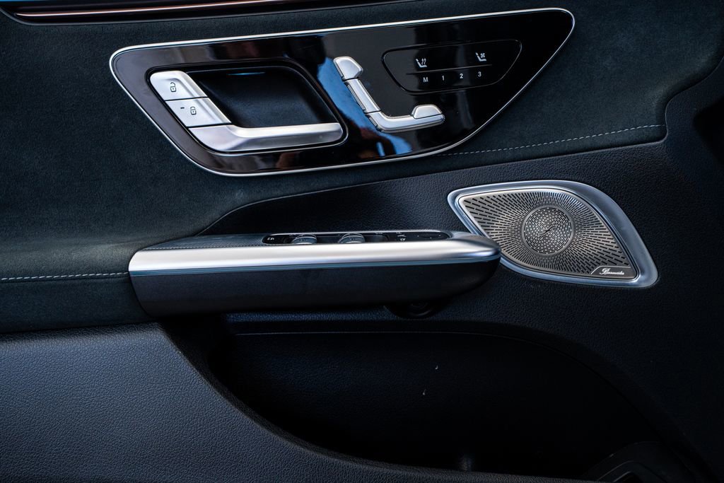 Used 2023 Mercedes-Benz EQE 500 4MATIC Sedan image 31