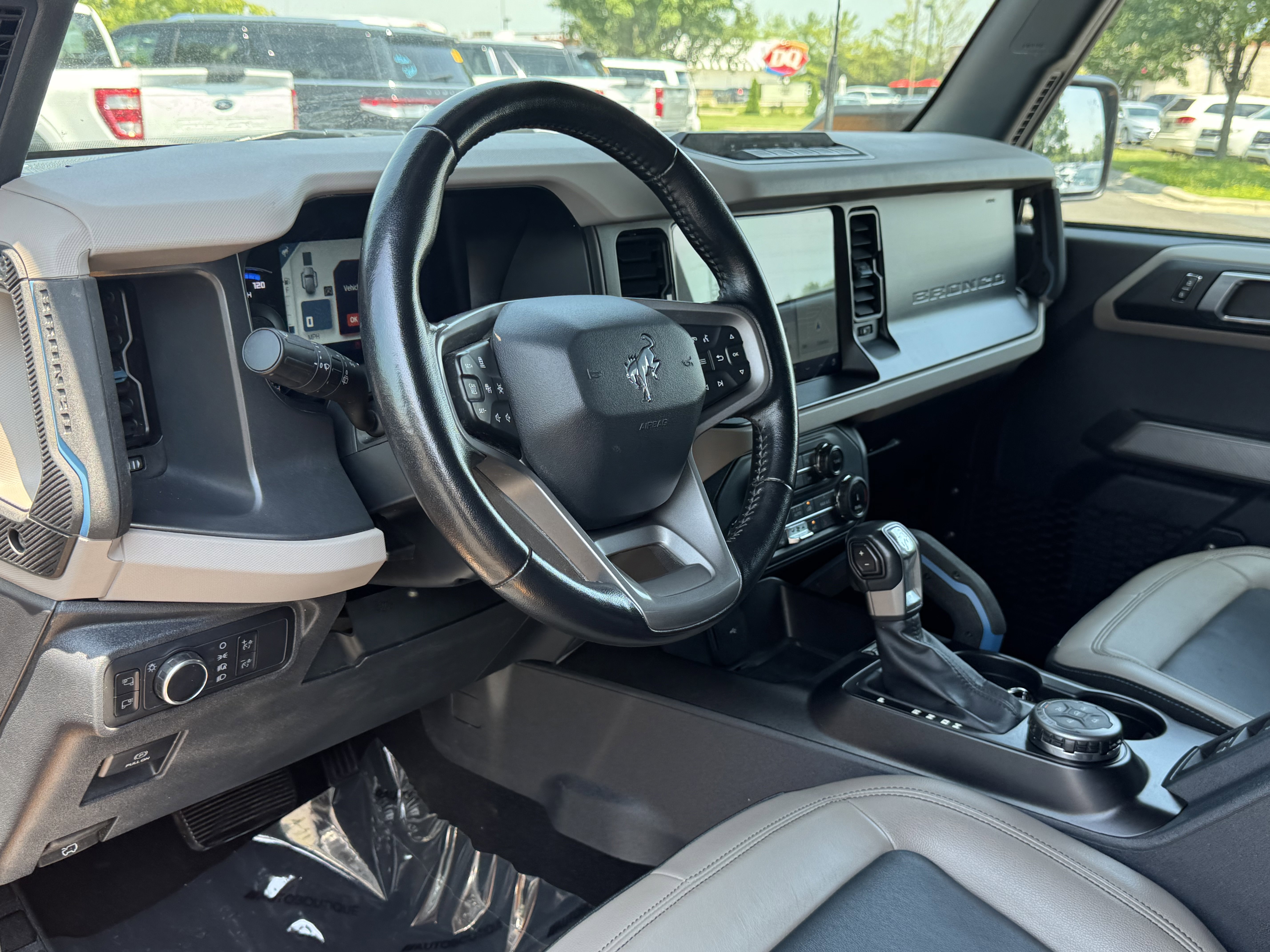 Used 2022 Ford Bronco Wildtrak image 7