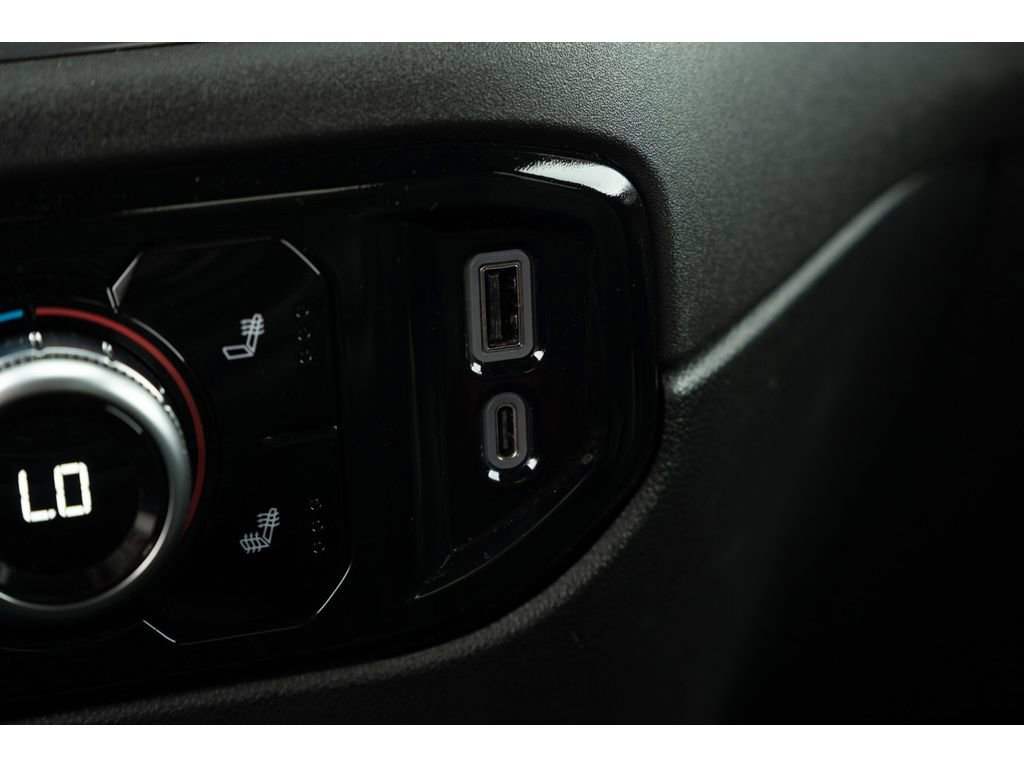 Certified 2025 GMC Sierra 1500 SLT image 26