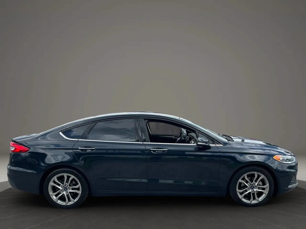 Used 2020 Ford Fusion SEL FWD image 8