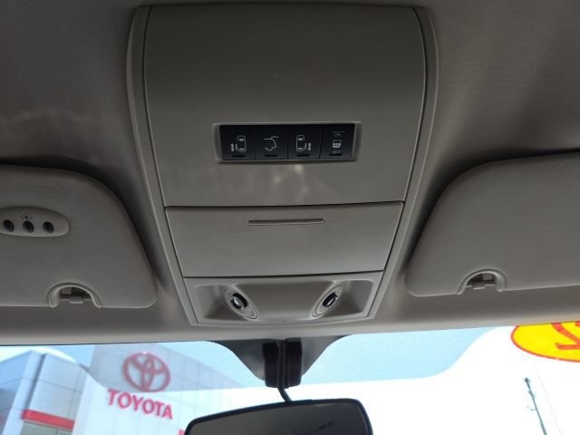 Used 2012 Chrysler Town & Country Touring-L w/ Driver Convenience Group FWD image 21