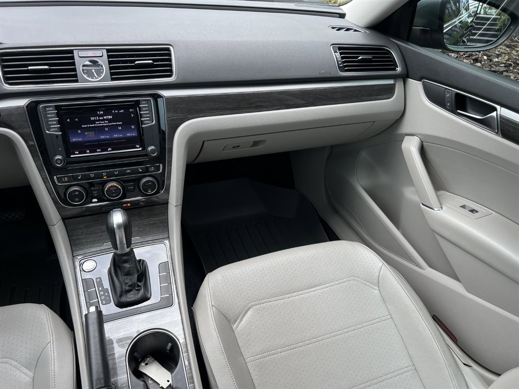 Used 2017 Volkswagen Passat 1.8T SE w/ SE Lighting Package FWD image 22