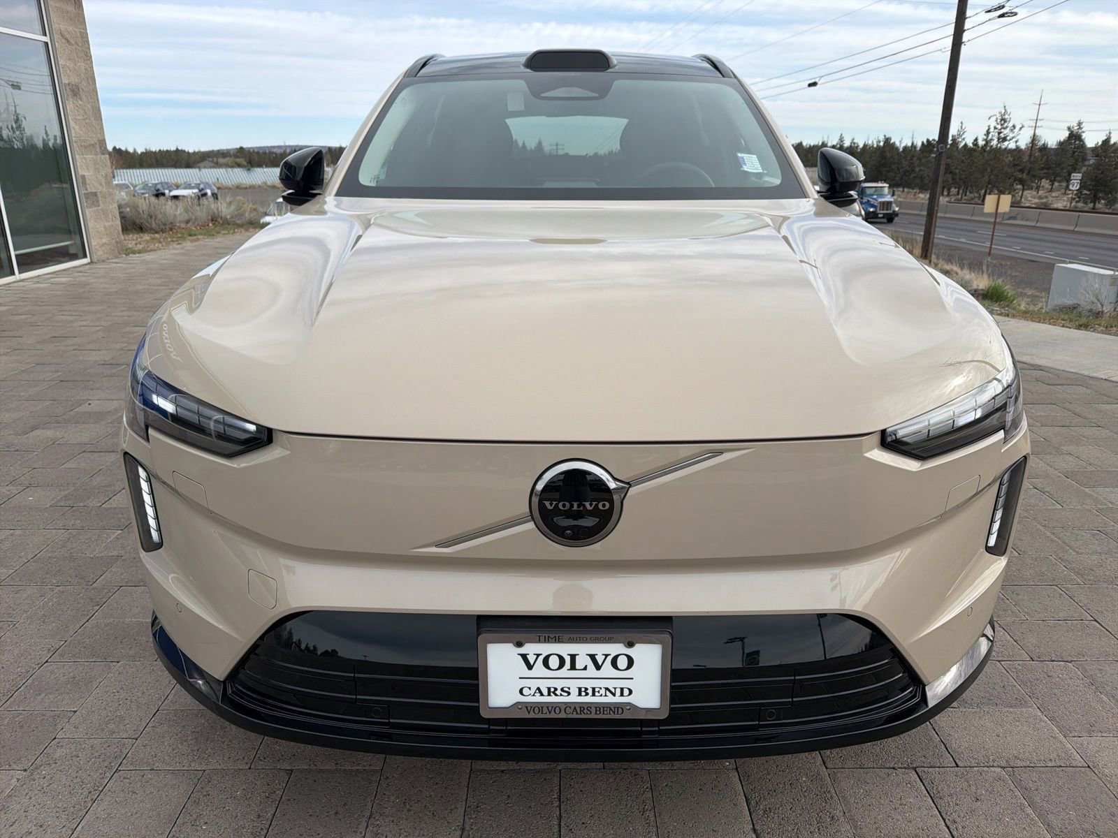 New 2025 Volvo EX90 Plus w/ Protection Package Premier AWD/4WD image 3
