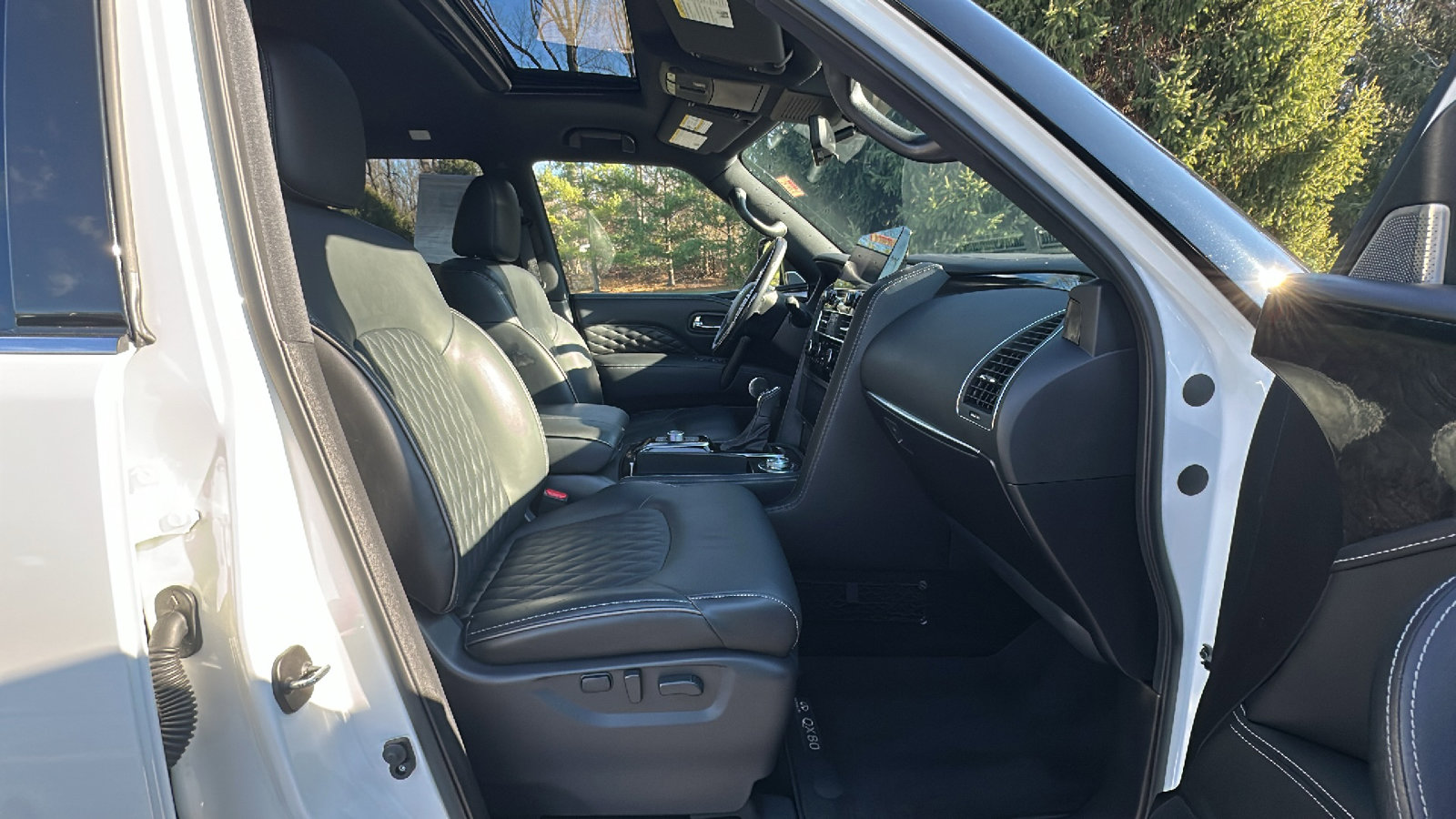 Certified 2024 INFINITI QX80 Sensory image 25