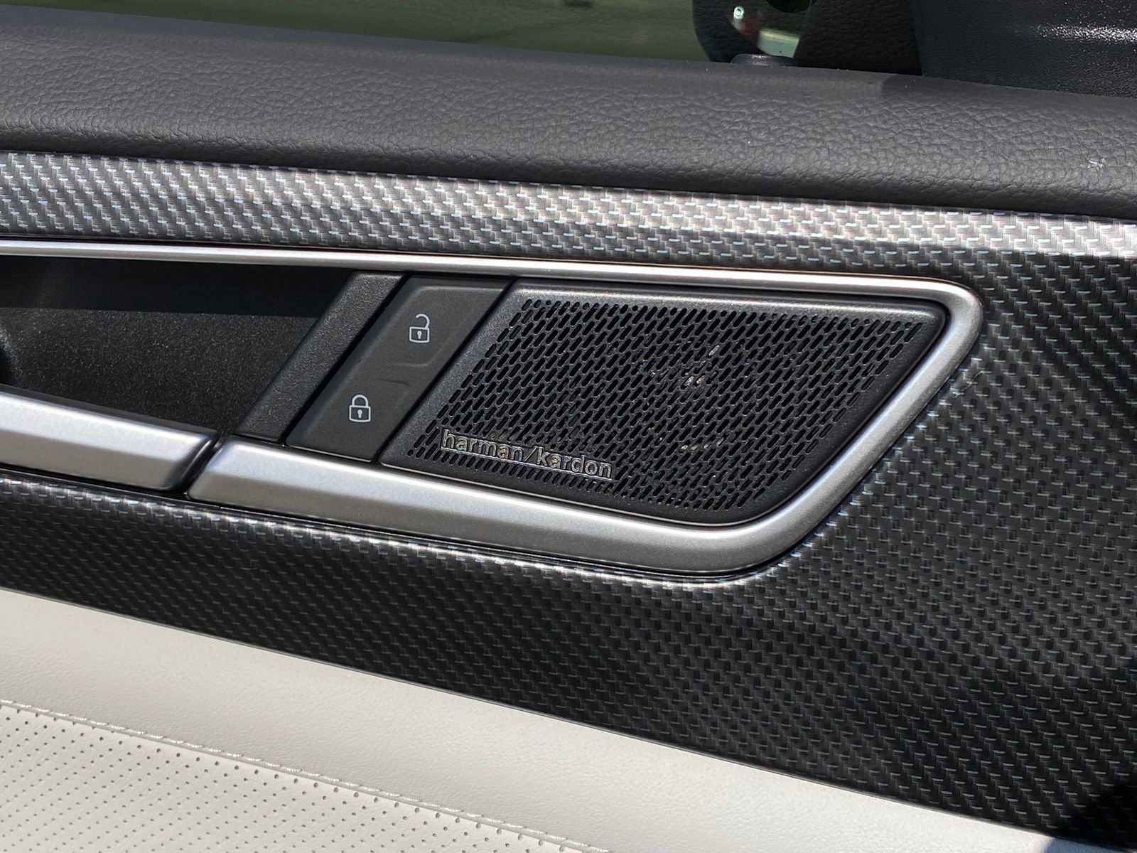 Used 2025 Volkswagen Atlas Cross Sport SEL Premium R-Line image 26