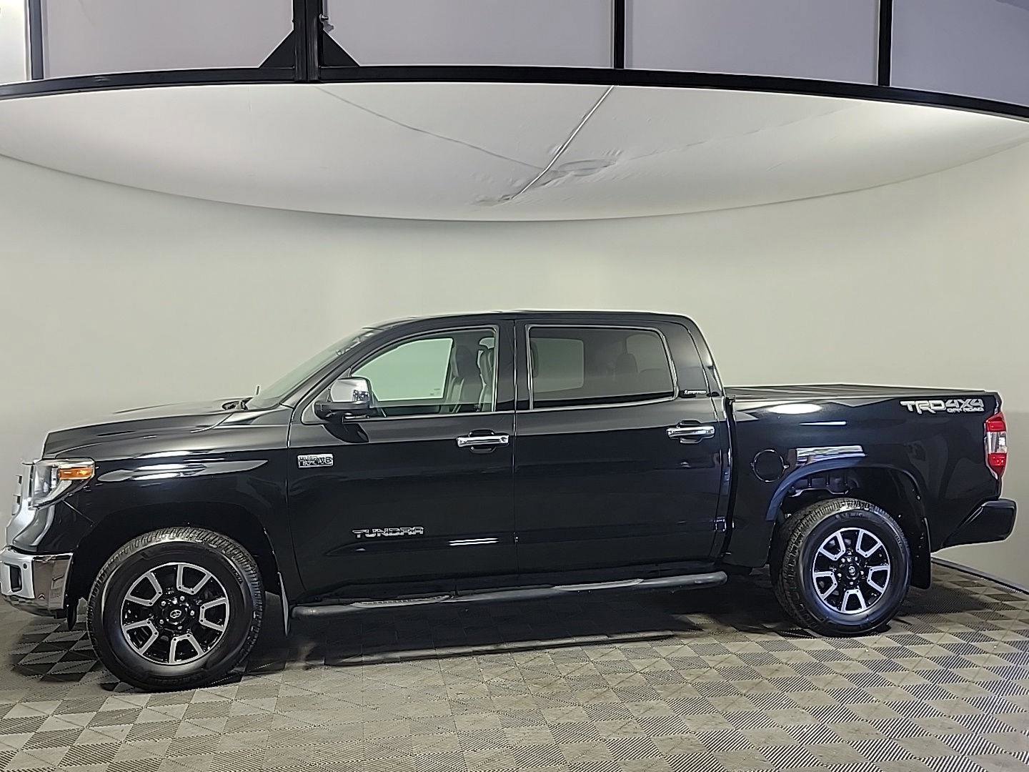 Used 2018 Toyota Tundra Limited w/ Limited Premium Package AWD/4WD image 10