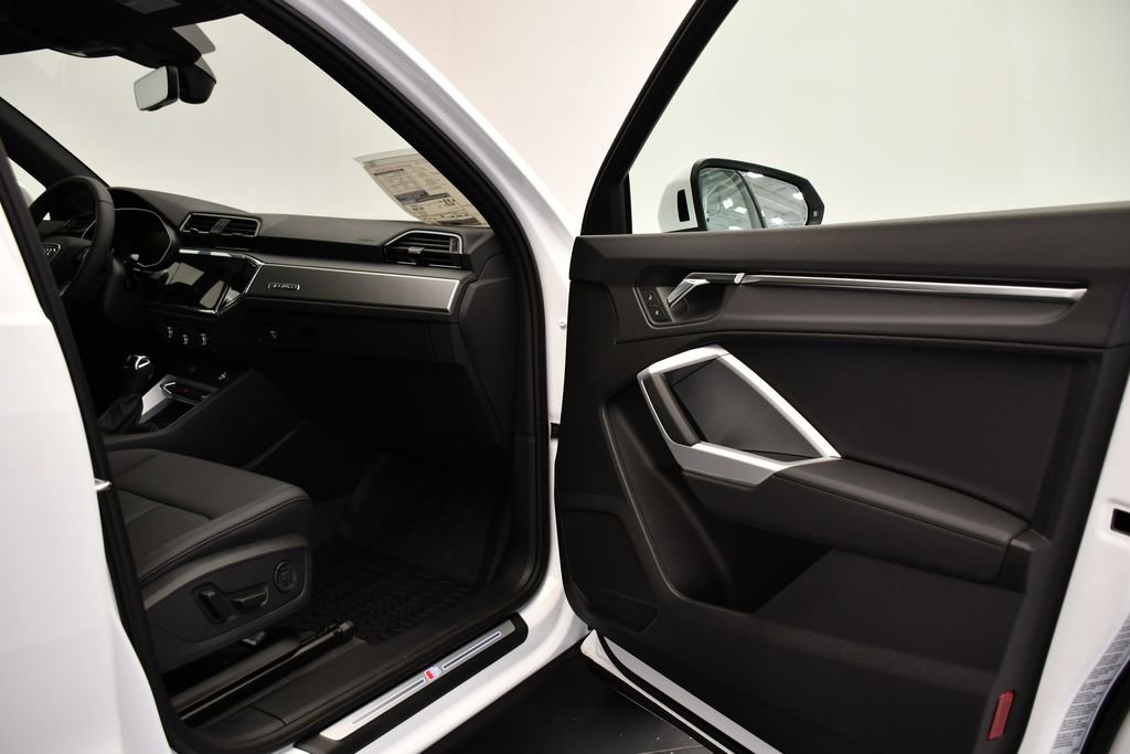 Used 2025 Audi Q3 2.0T Premium w/ Convenience Package image 48