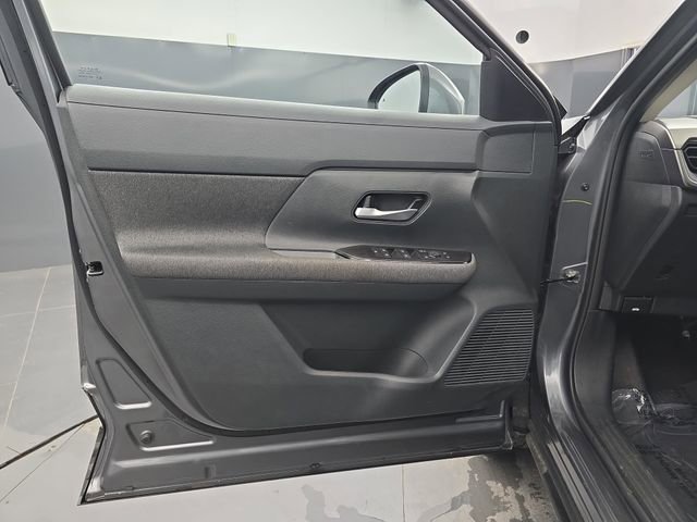 Used 2025 Nissan Kicks SV image 24