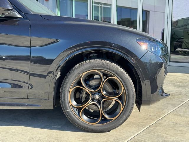 New 2025 Alfa Romeo Stelvio Sprint image 9