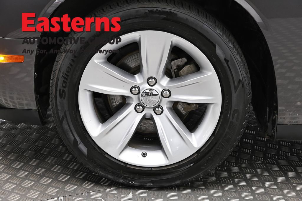 Used 2023 Dodge Challenger SXT image 31