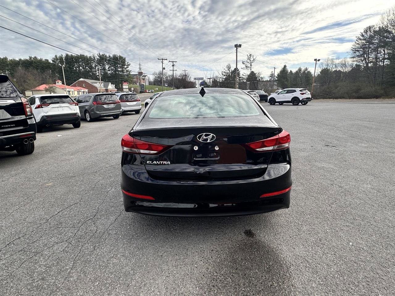 Used 2017 Hyundai Elantra SE w/ SE A/T Tech Package 03 image 6