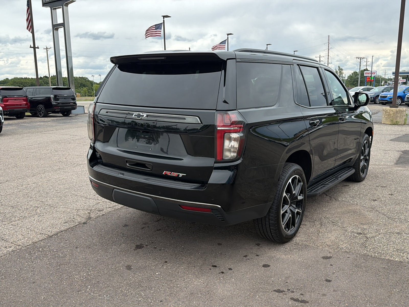 Used 2021 Chevrolet Tahoe RST w/ Rear Media and Nav Package AWD/4WD image 4