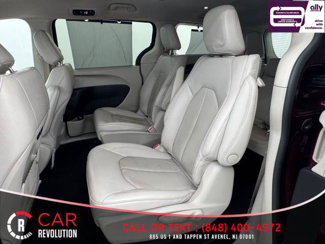 Used 2021 Chrysler Pacifica Touring-L FWD image 55
