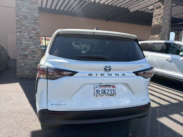 Used 2025 Toyota Sienna XLE image 10
