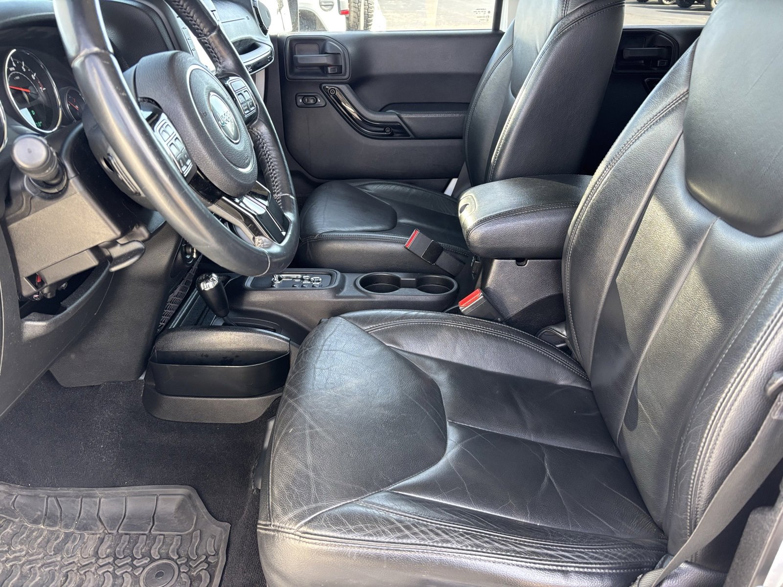 Used 2015 Jeep Wrangler Unlimited Sahara image 17