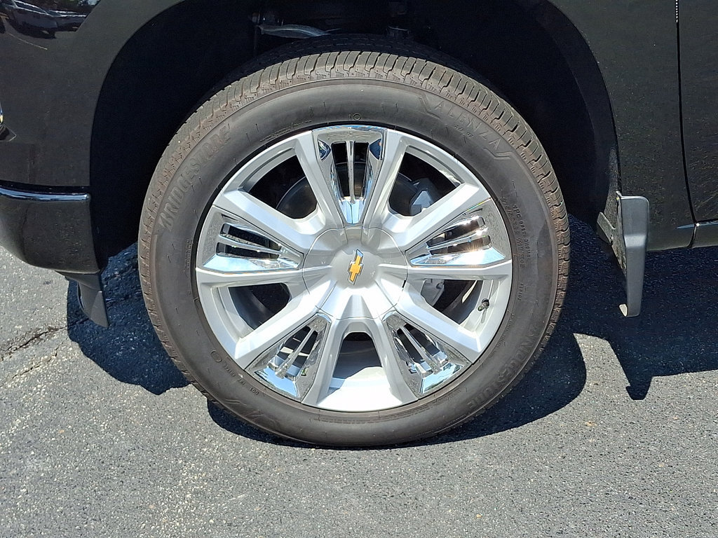 Used 2026 Chevrolet Silverado 1500 High Country w/ High Country Premium Package AWD/4WD image 8