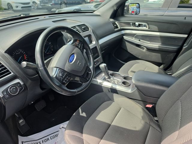 Used 2017 Ford Explorer XLT FWD image 10