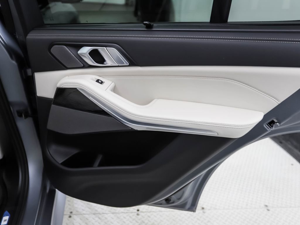 New 2026 BMW X5 xDrive50e image 24