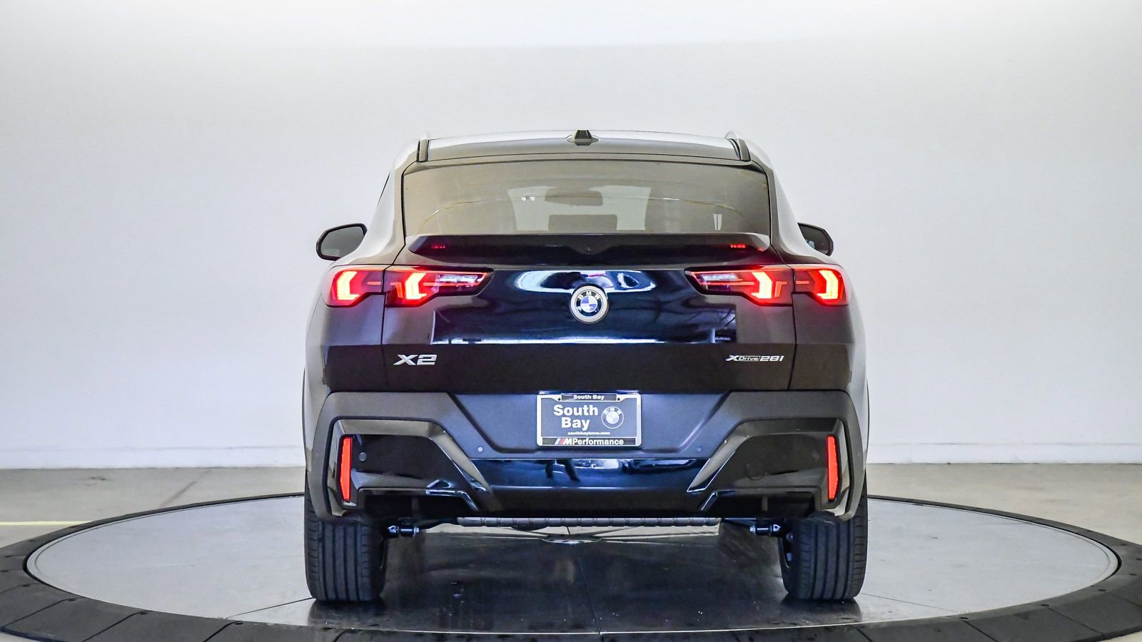 New 2026 BMW X2 xDrive28i w/ Technology Package AWD/4WD image 3