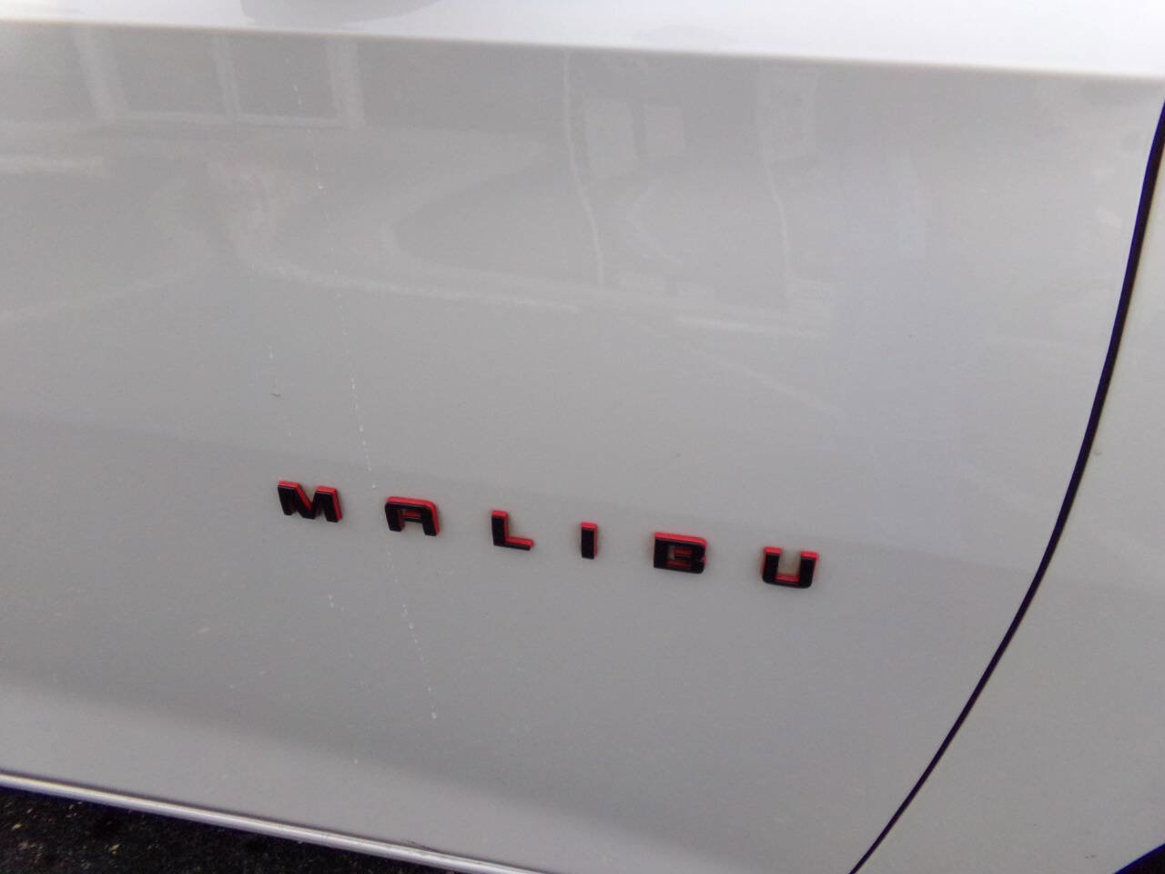 Used 2018 Chevrolet Malibu LT w/ Redline Edition image 5