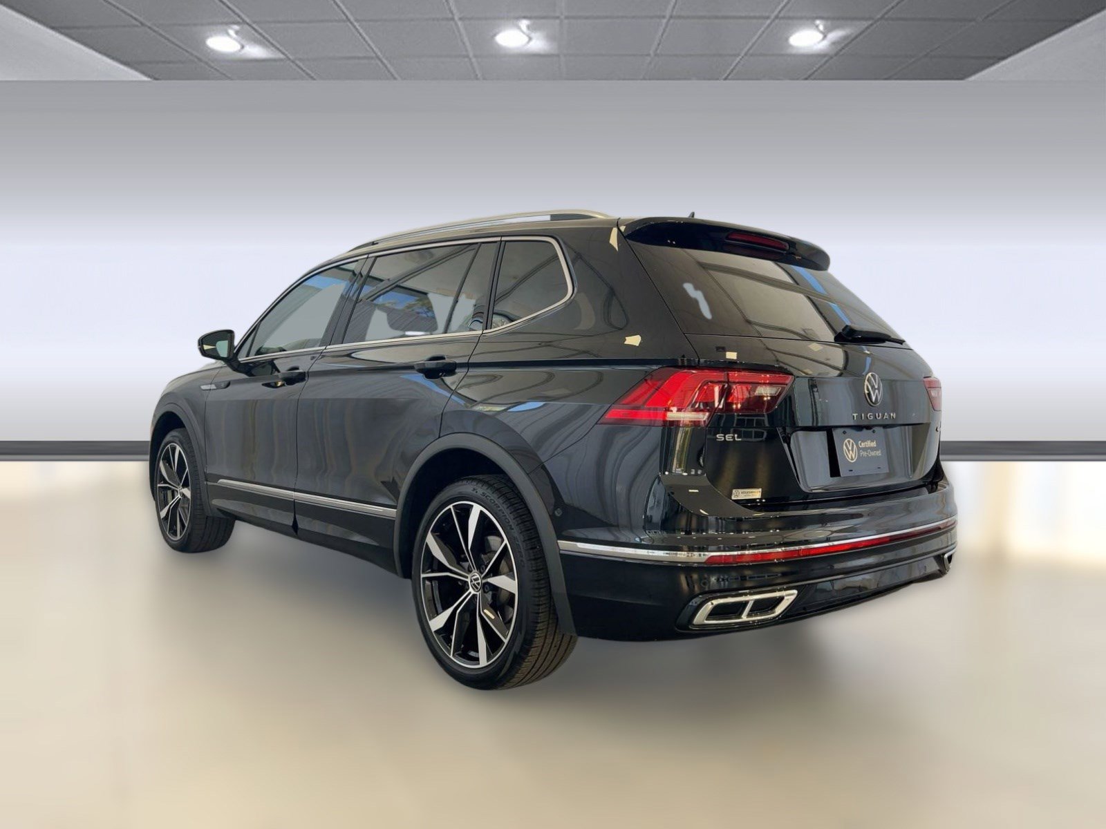 Certified 2023 Volkswagen Tiguan SEL R-Line image 3
